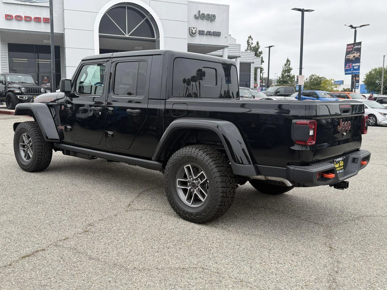 New 2026 Black Clear-Coat Exterior Paint Jeep Mojave image 4