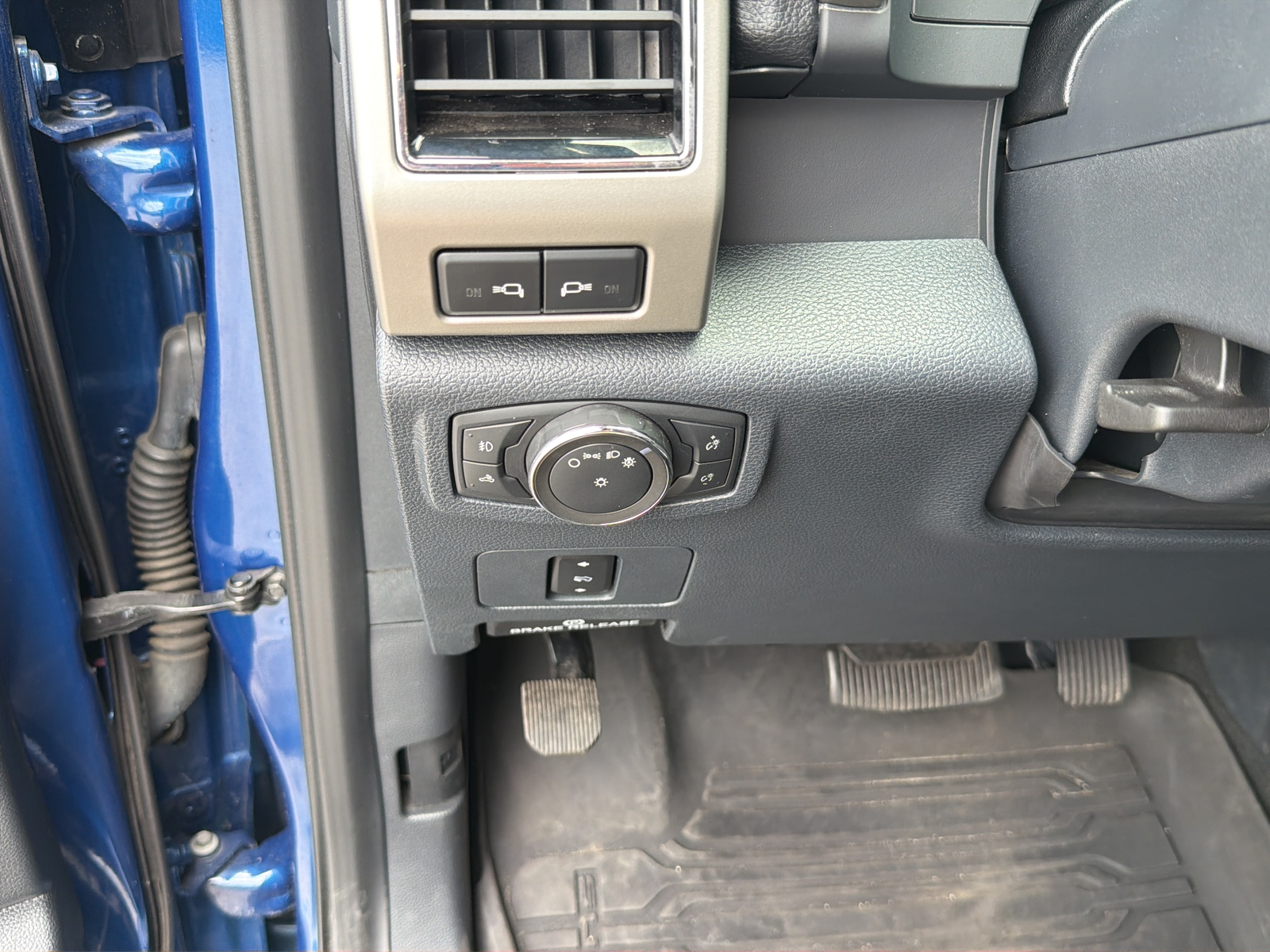 Used 2022 Blue Ford Lariat image 19
