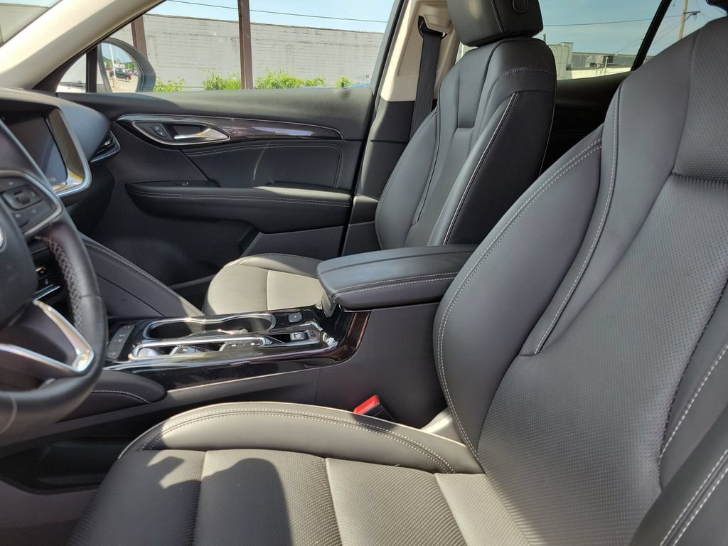 Used 2023 Summit White Buick Essence image 18