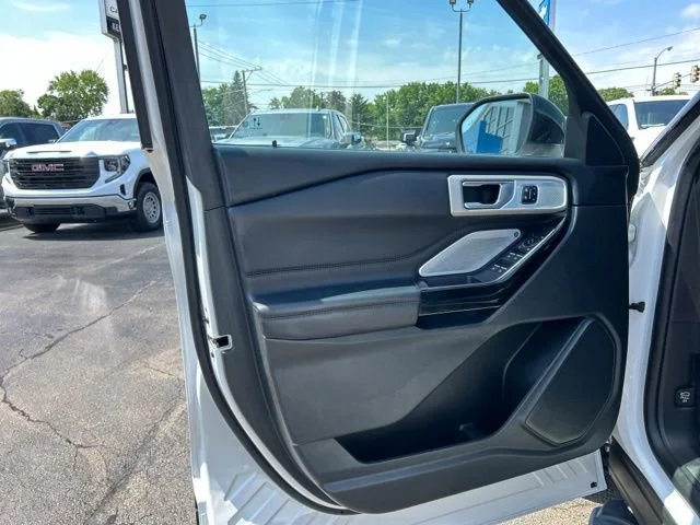 Used 2023 White Ford Platinum image 30
