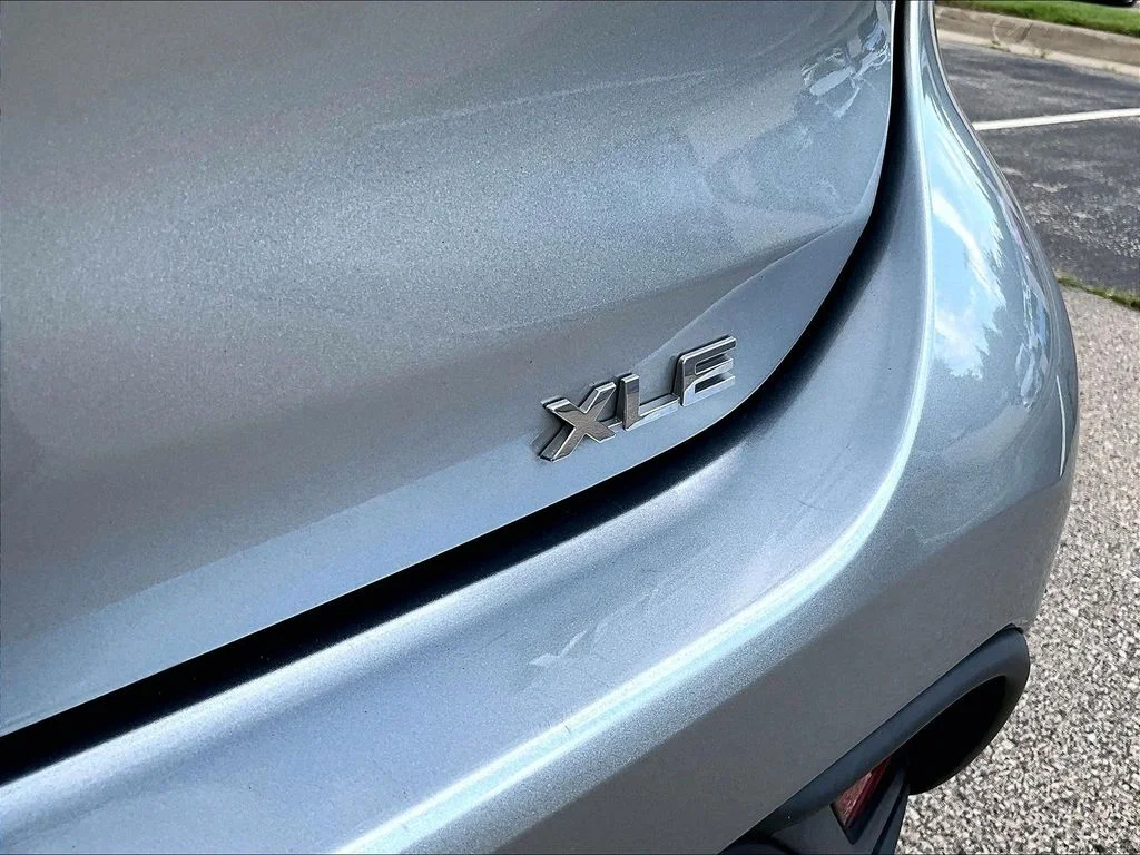 Used 2022 Silver Toyota XLE image 28