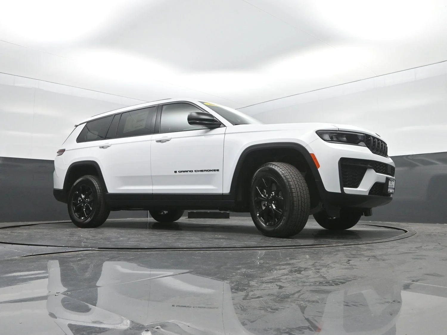 New 2026 Bright White Clear-Coat Exterior Paint Jeep Laredo Altitude image 34