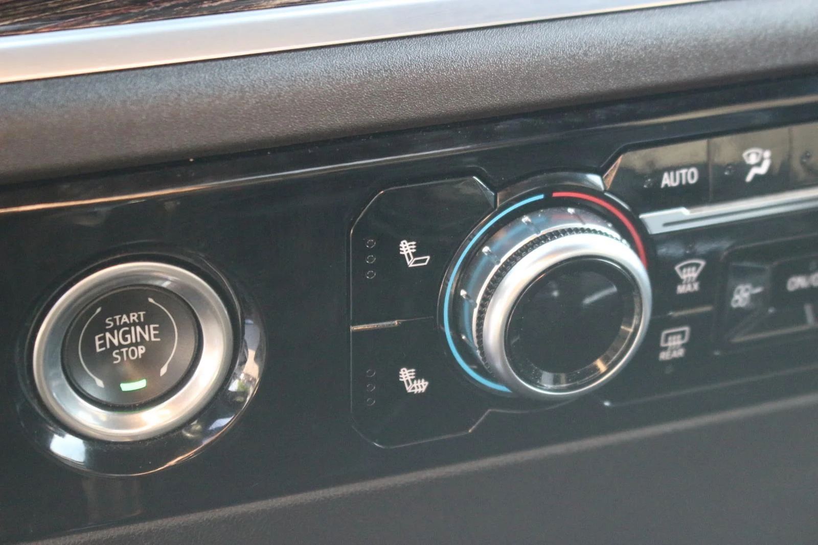 Used 2022 Dynamic Blue Metallic GMC Elevation image 28