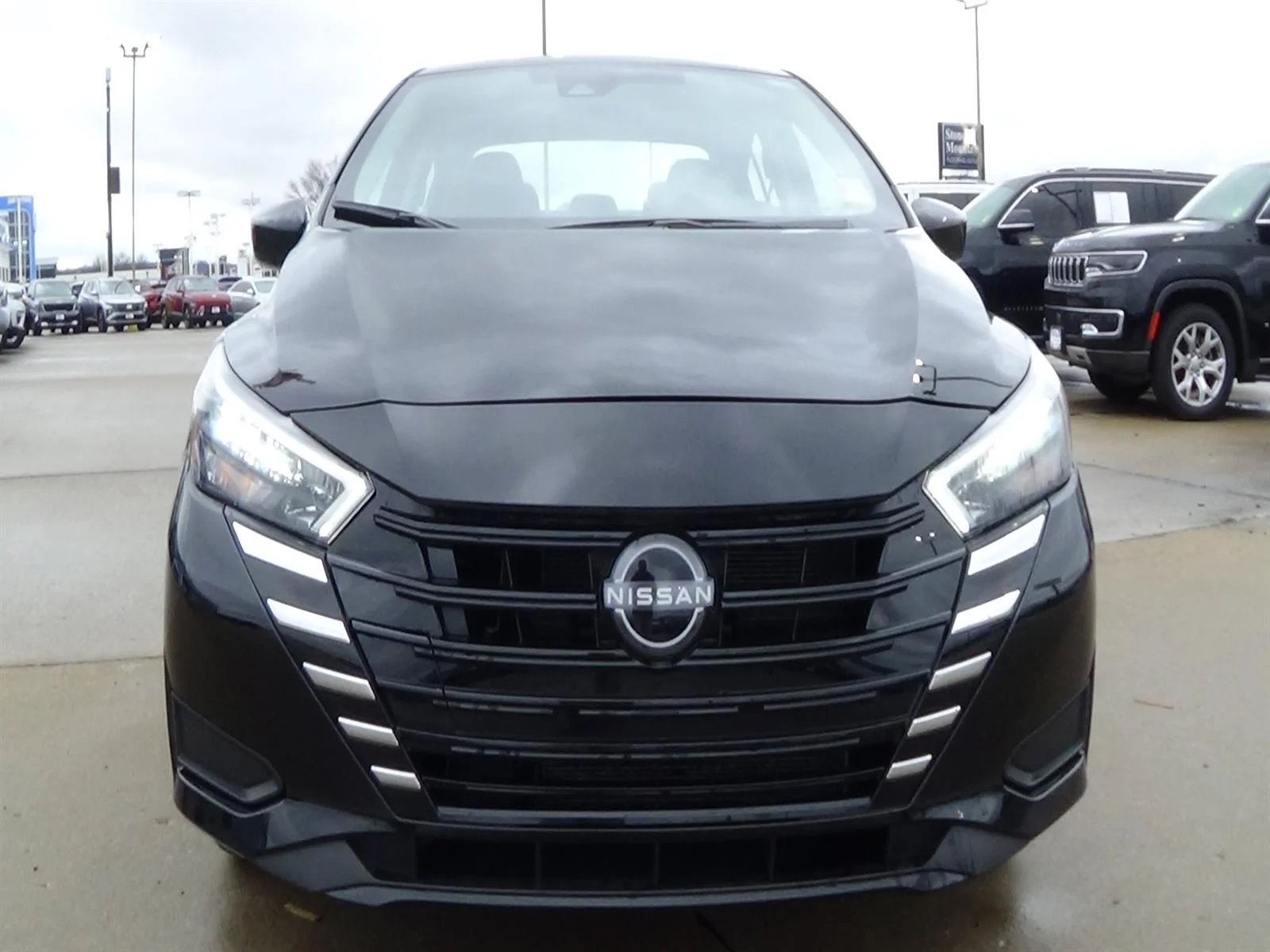 Used 2025 Super Black (kh3) Nissan SV image 3
