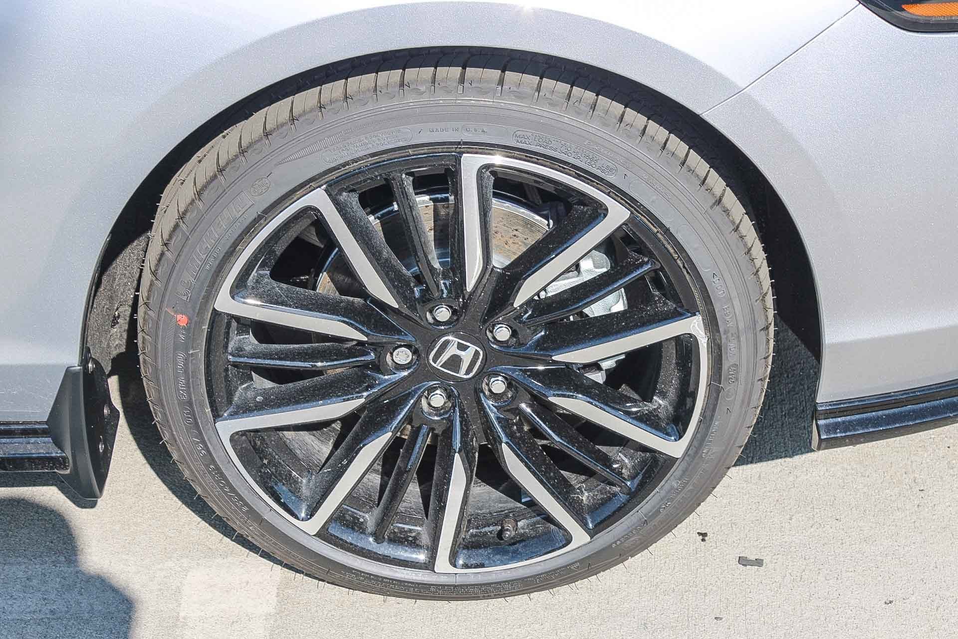 New 2026 Solar Silver Metallic Honda Touring image 10