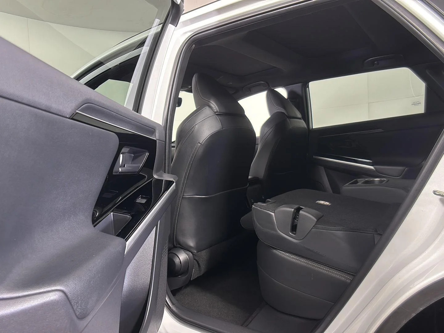 Used 2023 Wind Chill Pearl Toyota XLE image 24
