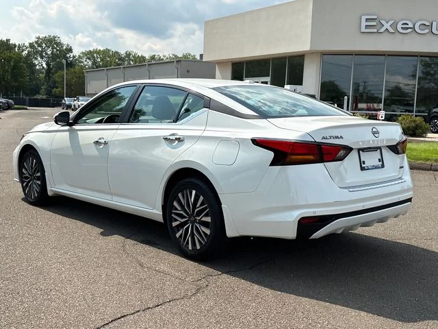 Certified Used 2023 White Nissan 2.5 SV image 4