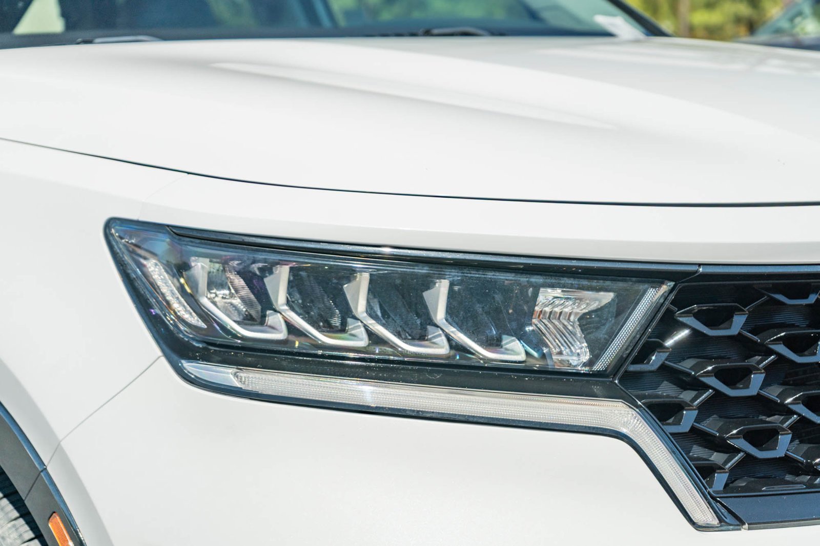 Used 2022 White Pearl Kia EX image 13