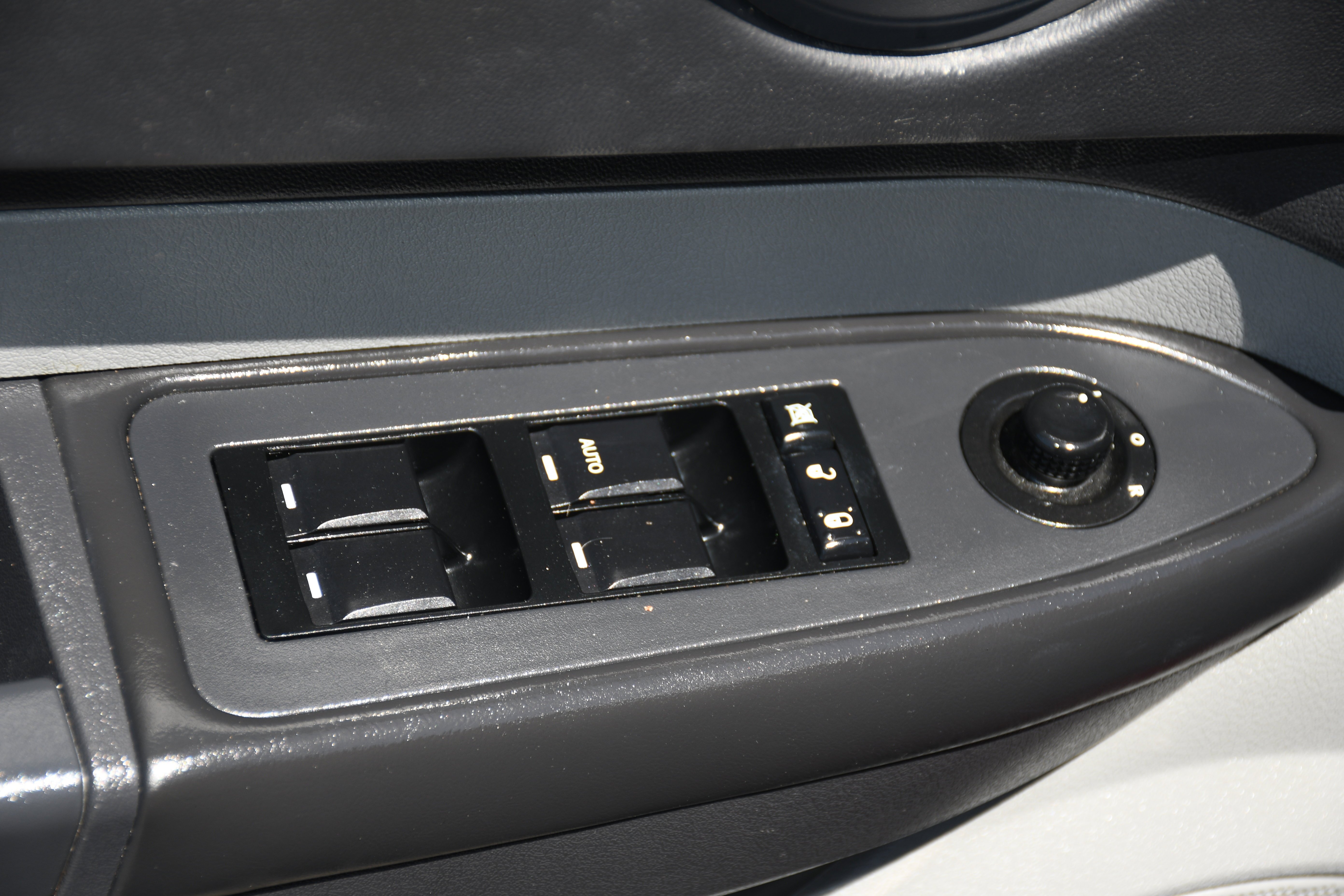 Used 2008 Red Dodge SE image 9