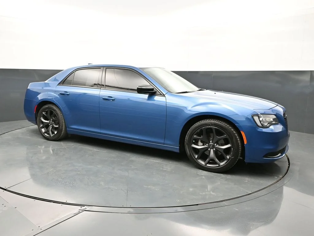2023 Chrysler 300 Touring's photo