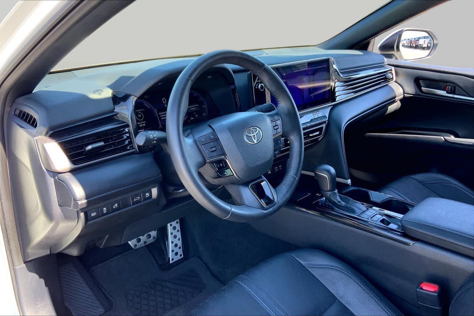 Used 2025 Wind Chill Pearl Toyota XSE image 17