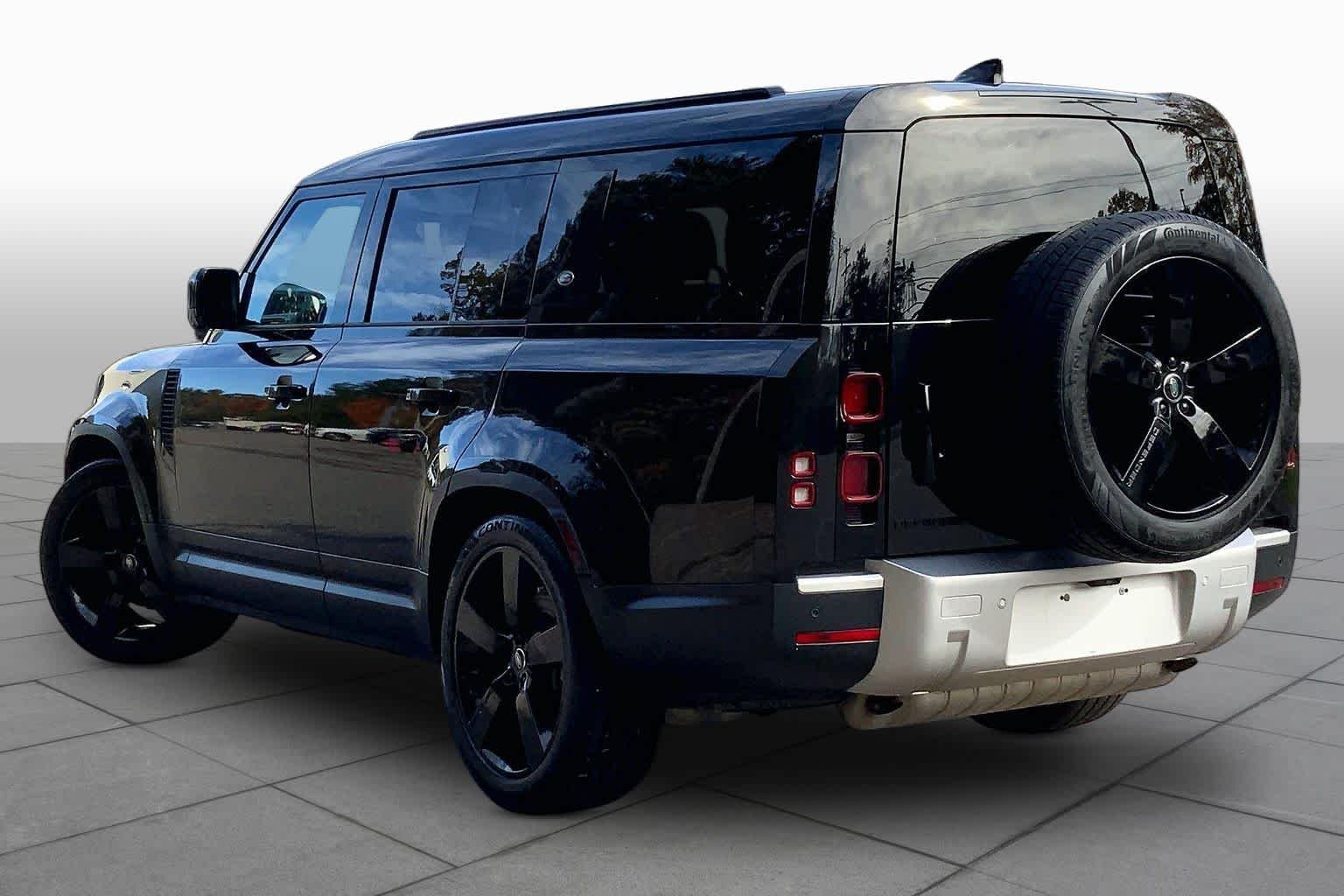 Used 2024 black Land Rover S image 11