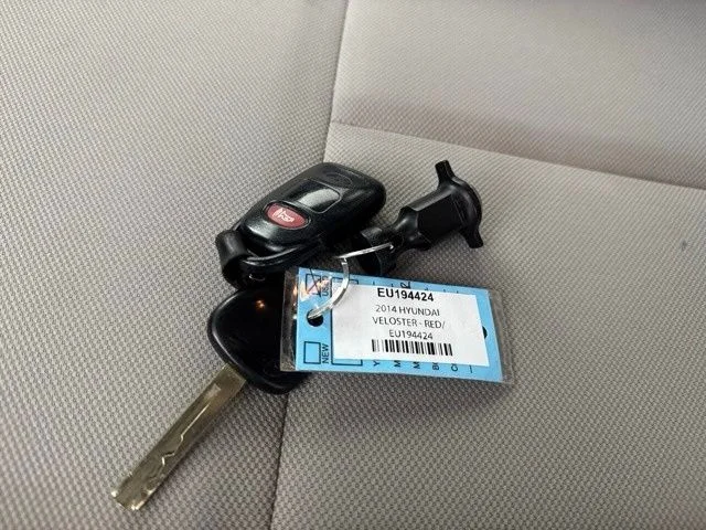 Used 2014 Red Hyundai Base image 32