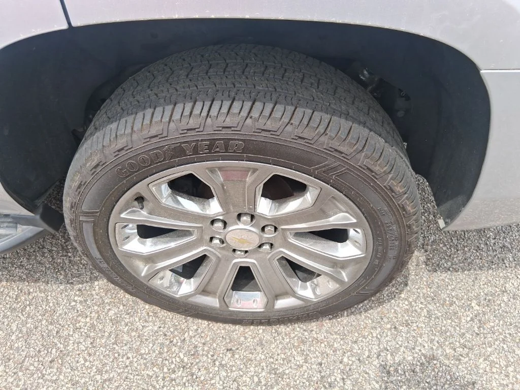 Used 2019 Silver Chevrolet LT image 9