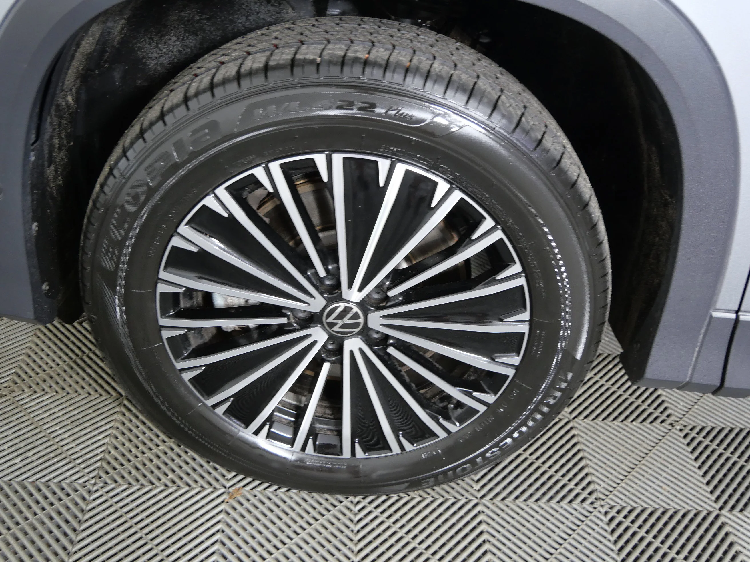 Certified Used 2025 Silver Volkswagen S image 15