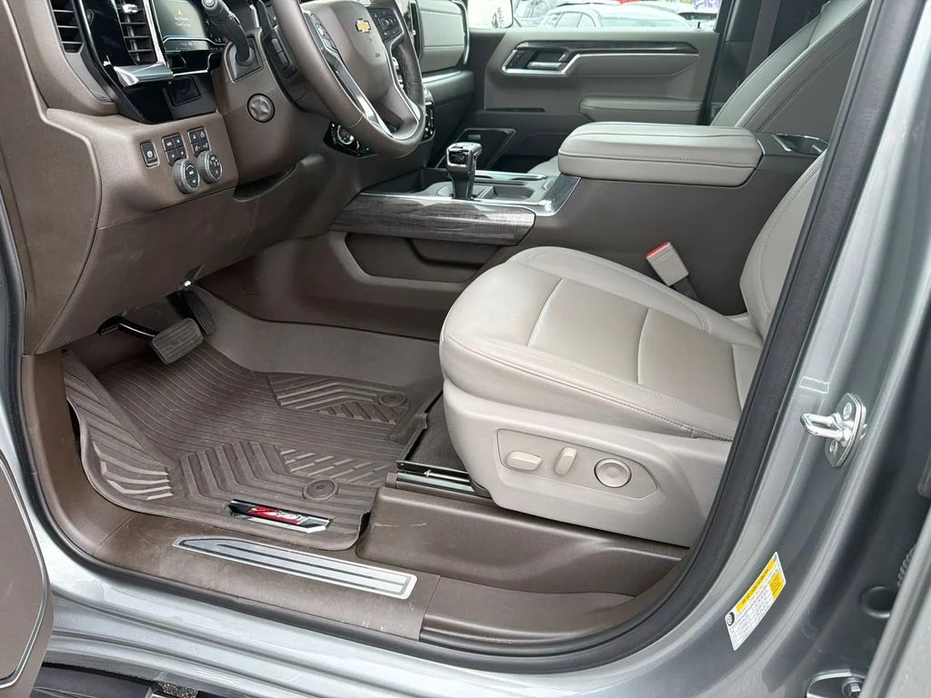 Used 2025 Gray Chevrolet LTZ image 9