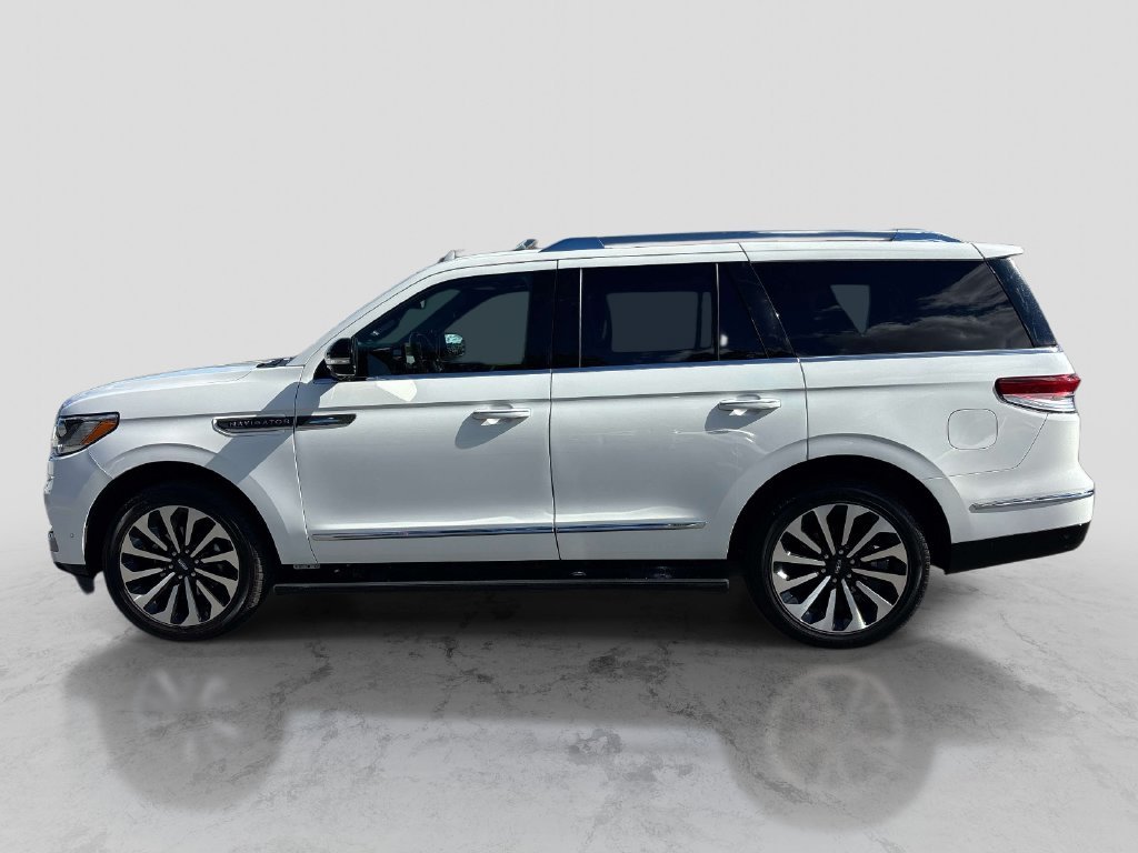 Used 2022 White Lincoln Reserve image 2