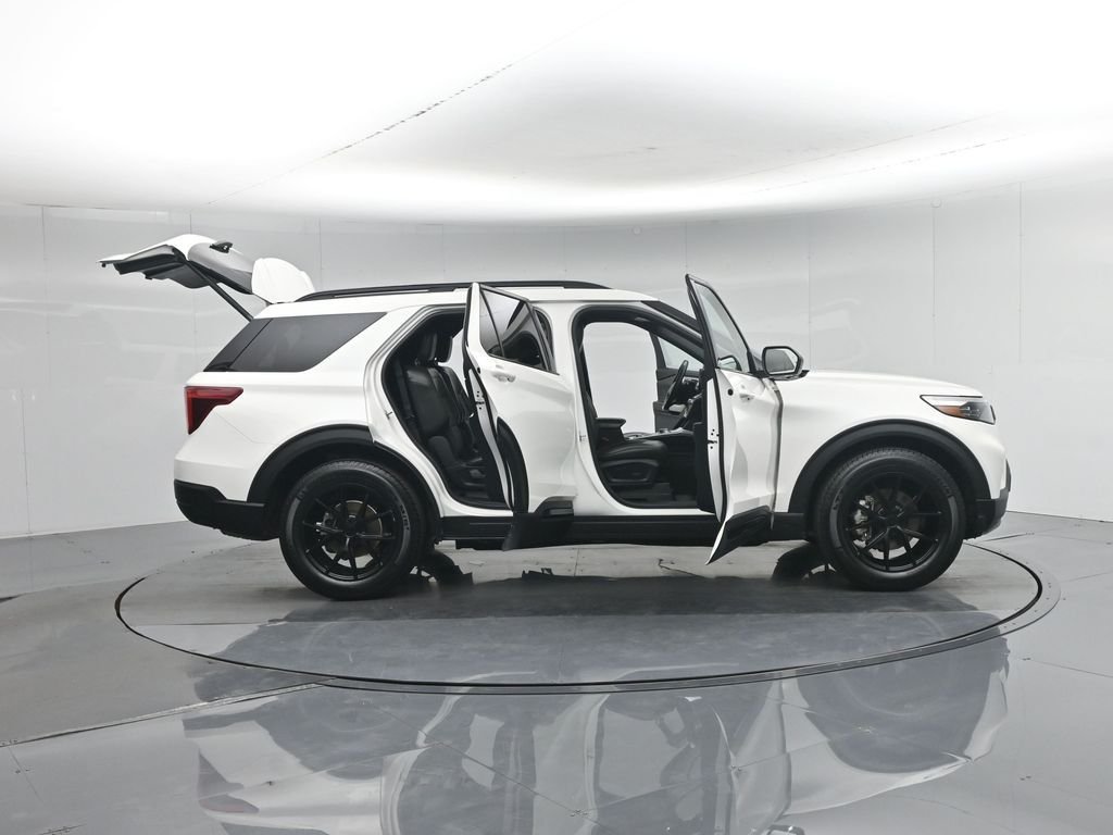 Used 2022 White Ford Timberline image 4