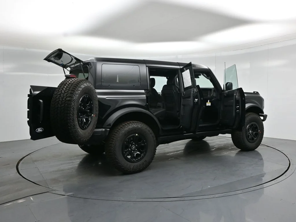 New 2026 Shadow Black Ford Badlands image 5
