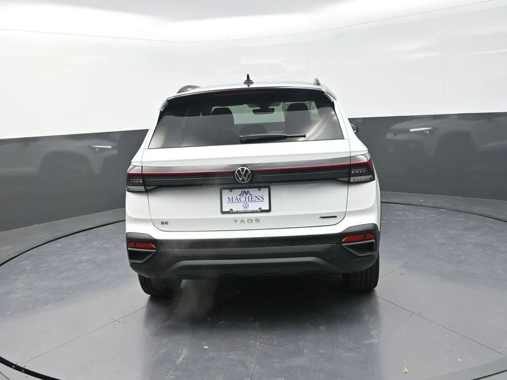 2026 Volkswagen Taos SE Black - Photo 10