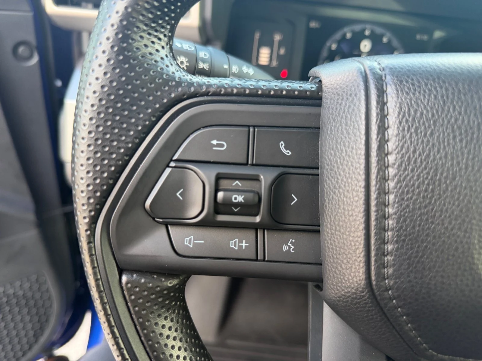 Used 2025 Blue Crush Metallic Toyota SR5 image 23