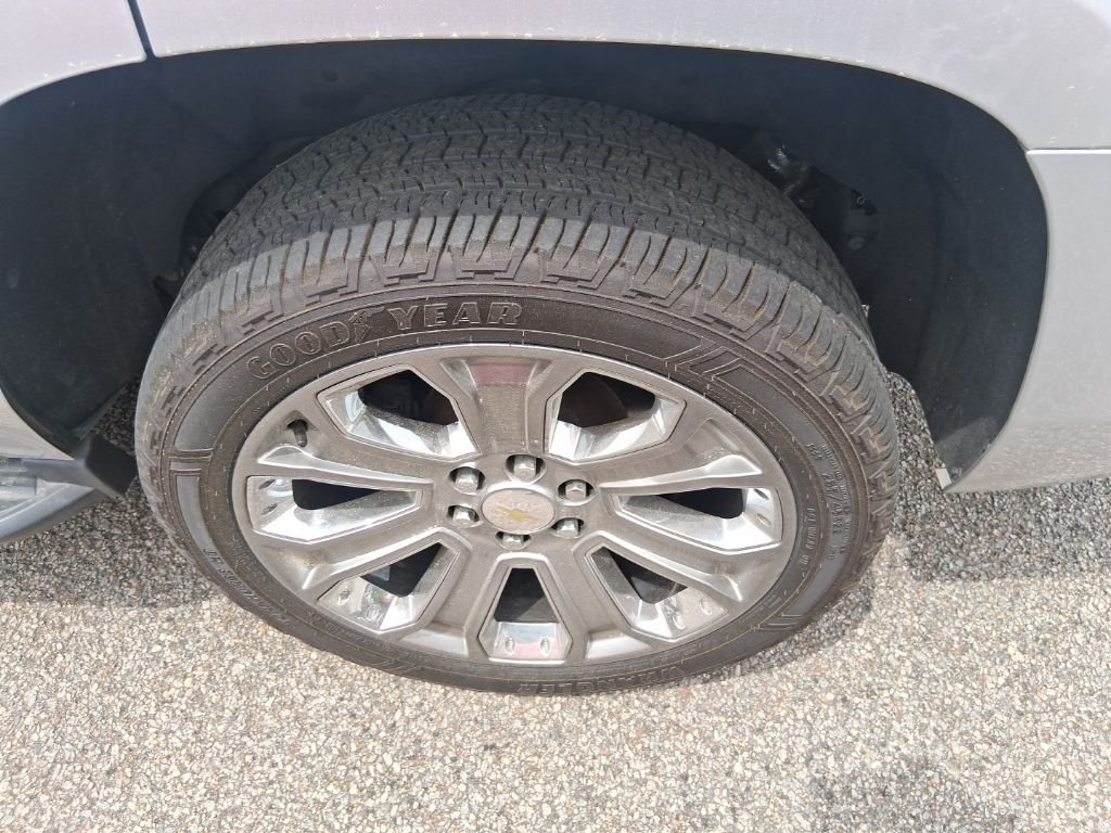 Used 2019 Silver Chevrolet LT image 9