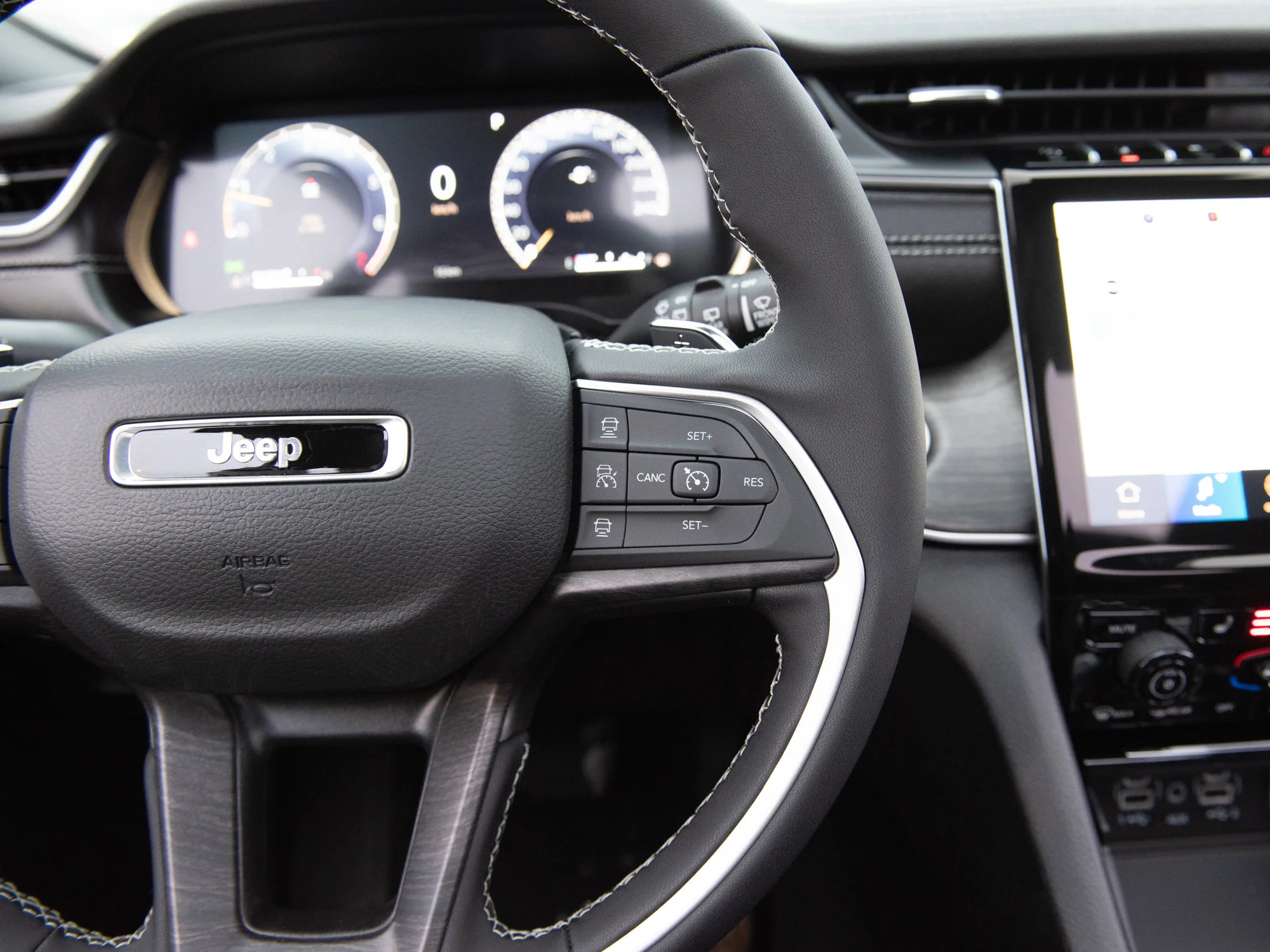 New 2025 Silver Jeep Limited* image 13