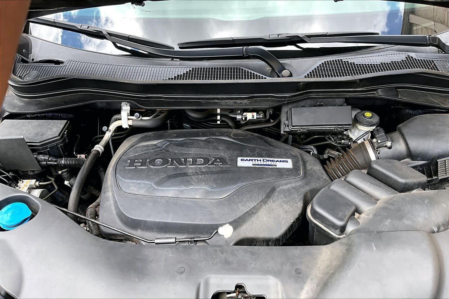 Used 2018 Obsidian Blue Pearl Honda RTL-E image 32