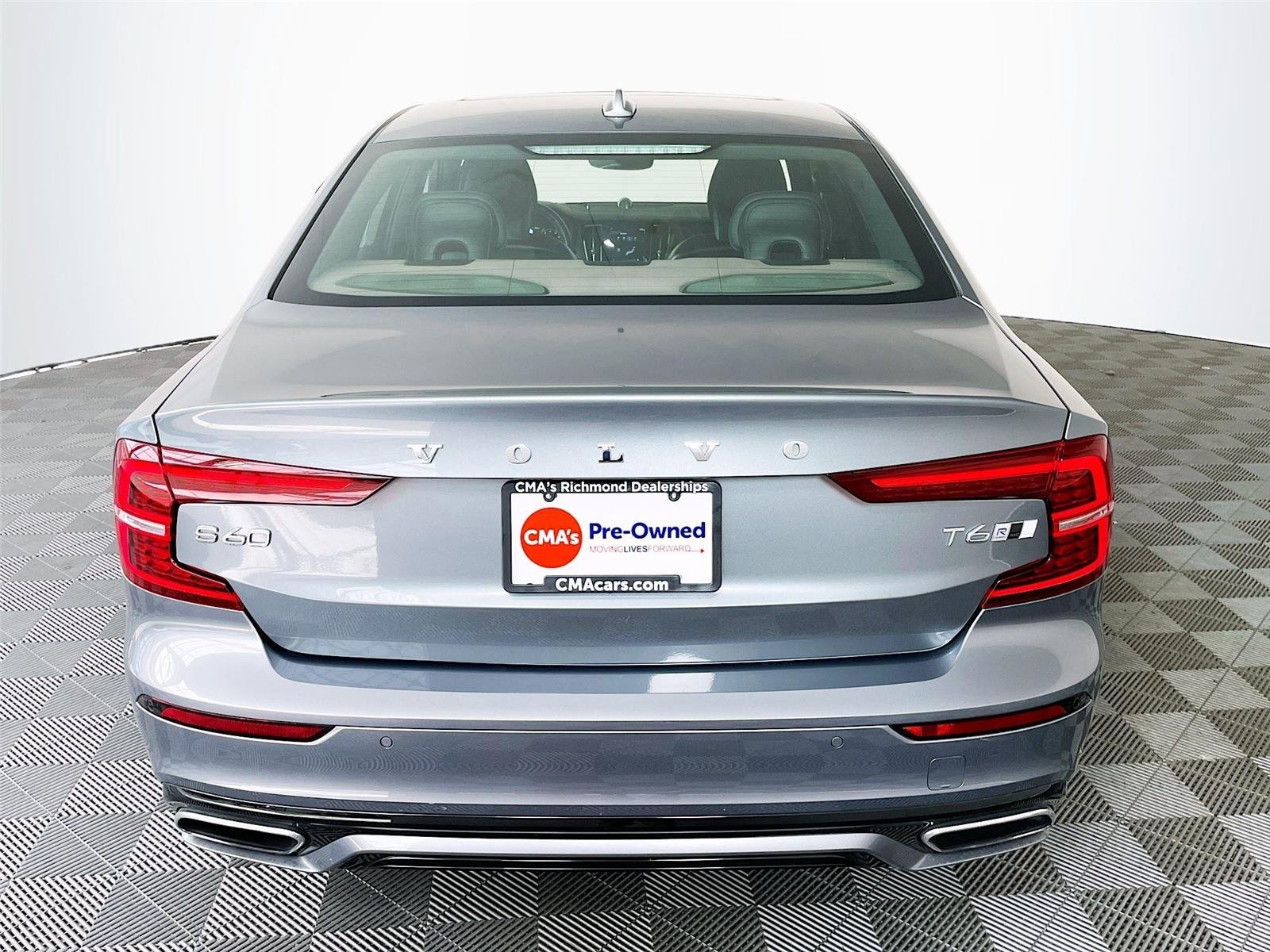 Used 2019 Pebble Grey Metallic Volvo R-Design image 7