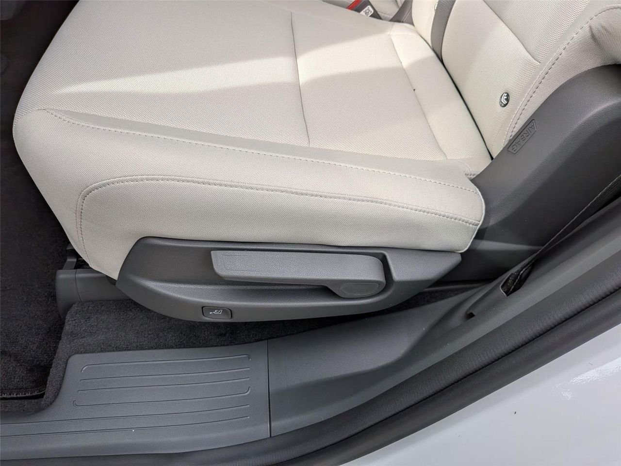 New 2026 Serenity White Hyundai SE image 25