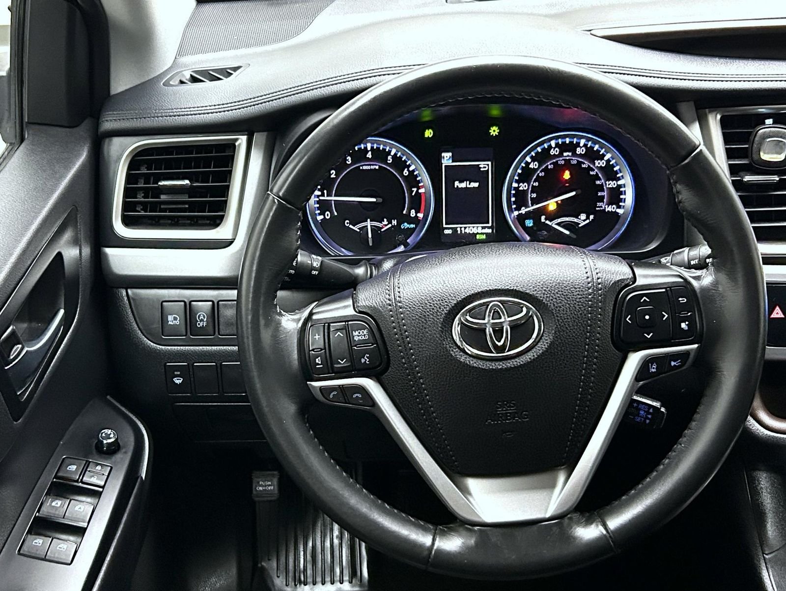 Used 2019 Silver Toyota XLE image 12