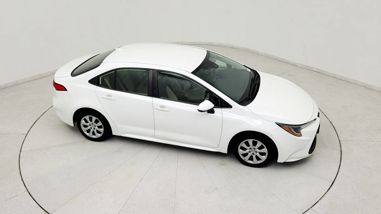 Used 2022 White Toyota LE image 20