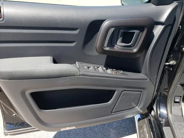 Used 2013  Honda Sport image 11