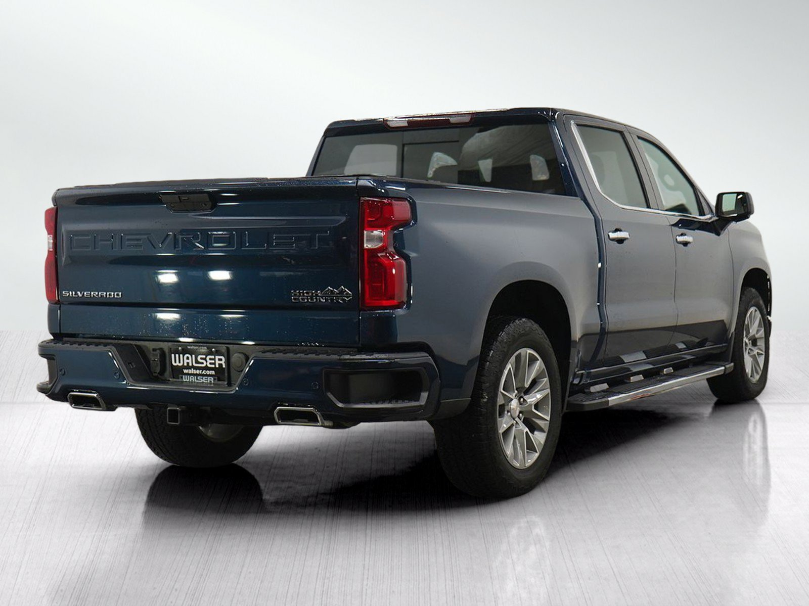 Used 2022 Northsky Blue Metallic Chevrolet High Country image 5