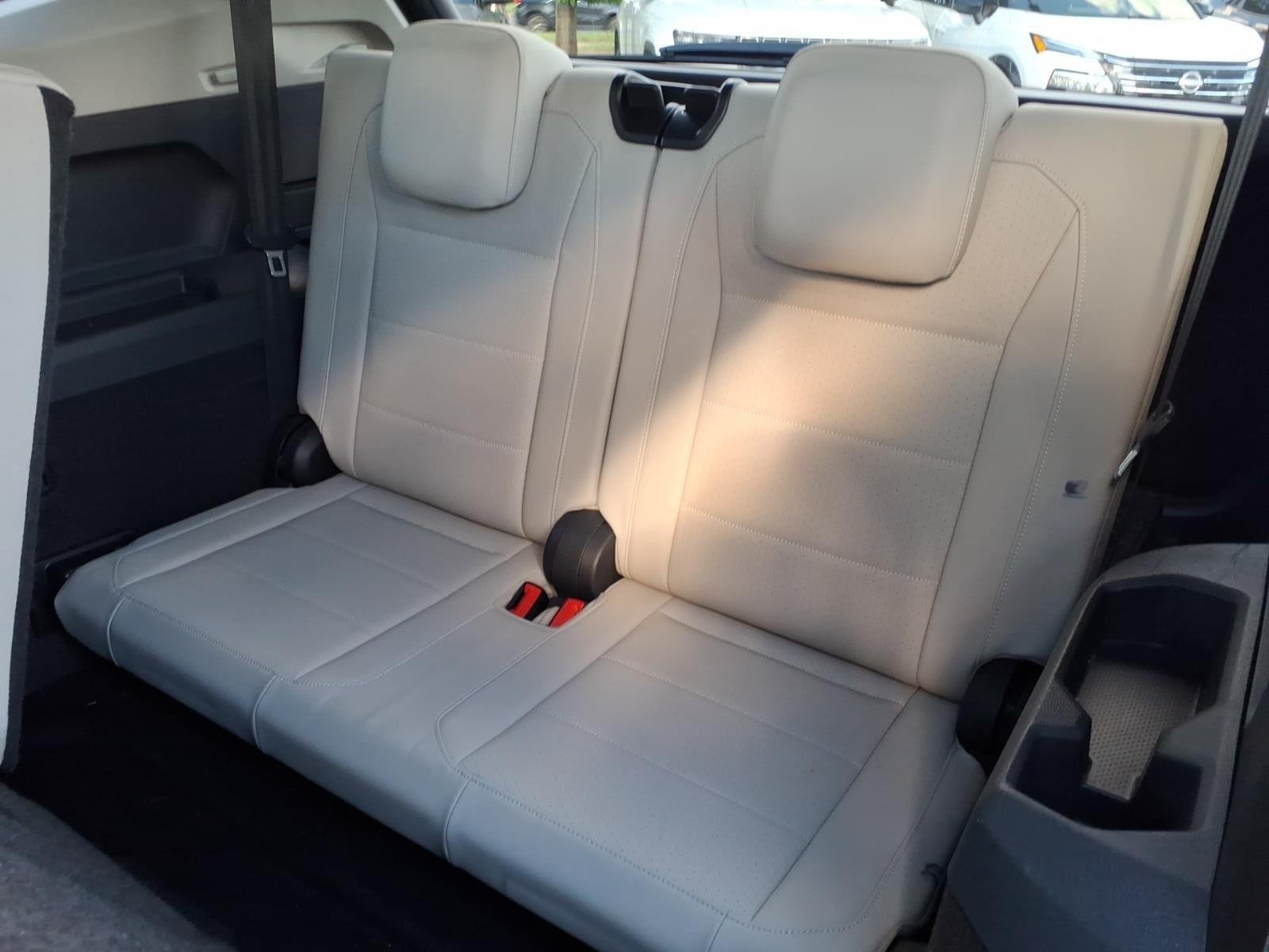 Used 2018 Platinum Gray Metallic Volkswagen SEL image 21