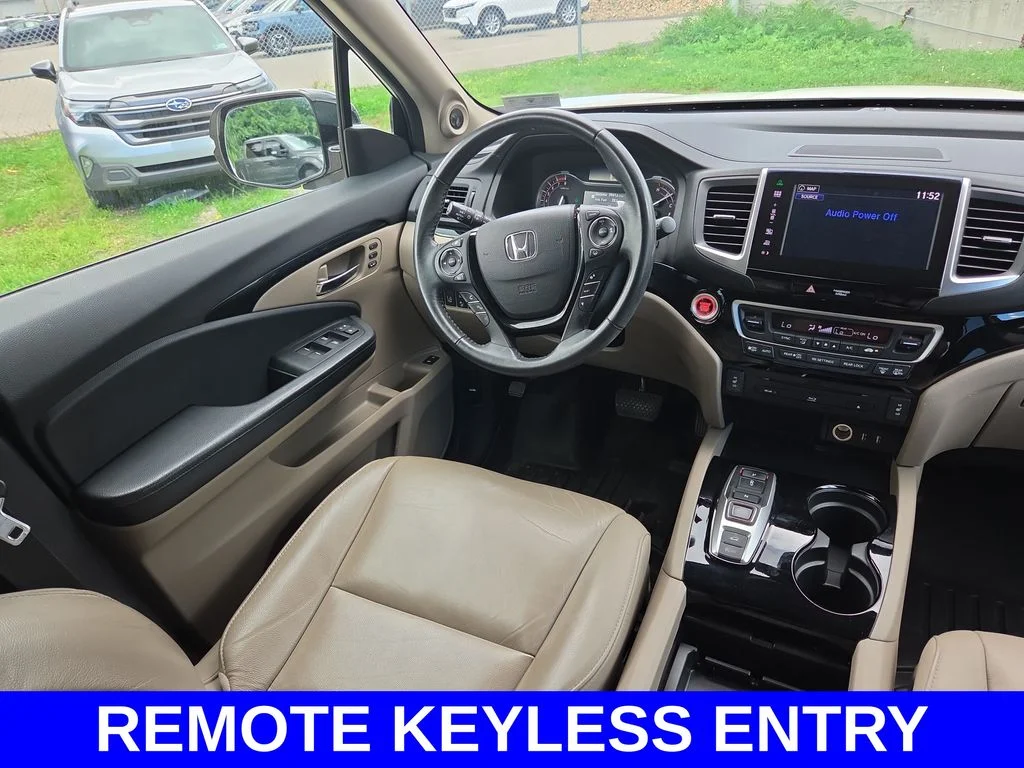 Used 2016 White Honda Touring image 9