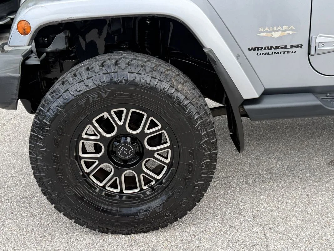 Used 2013  Jeep Sahara image 31