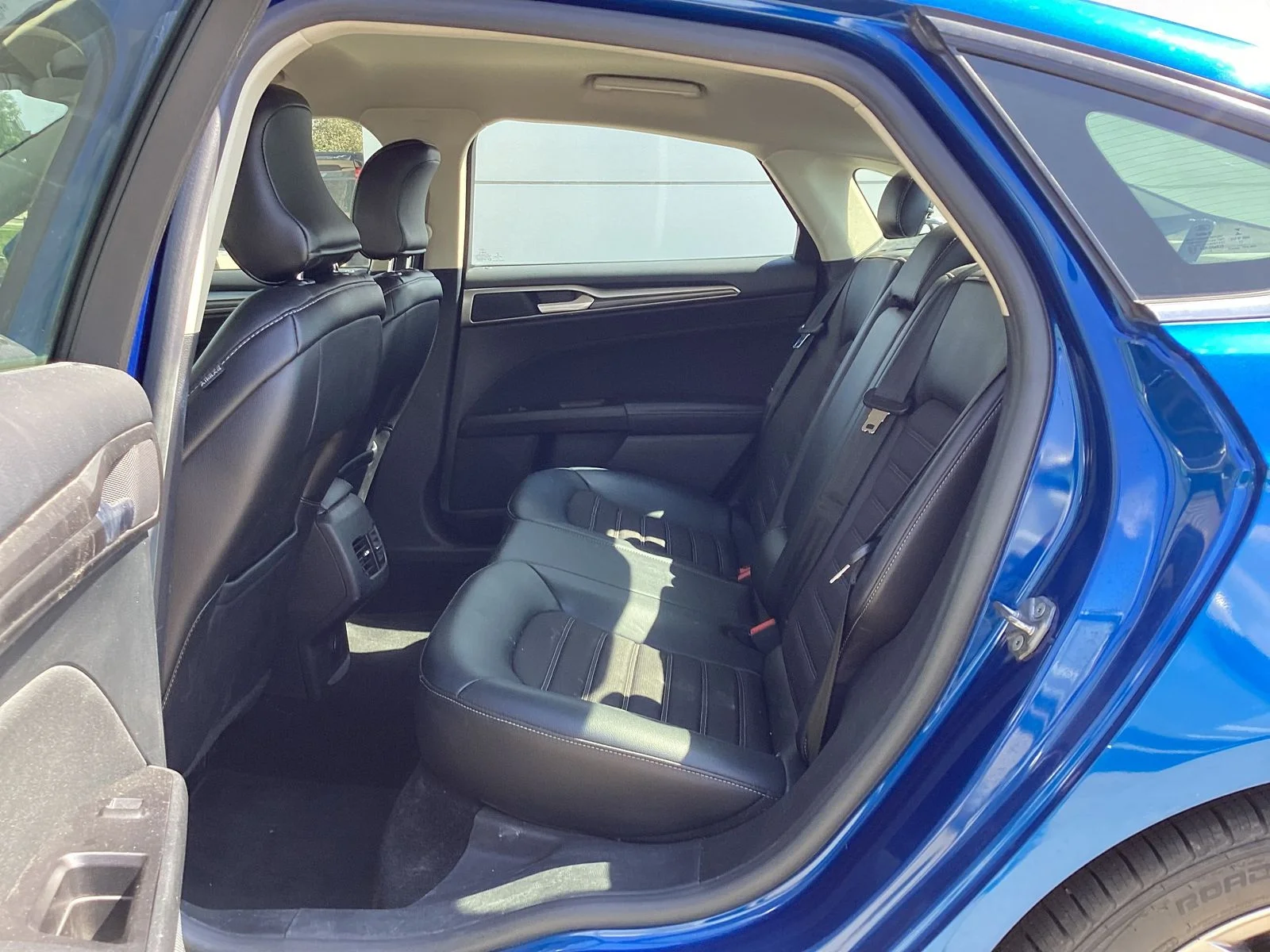 Used 2017 Blue Ford SE image 7