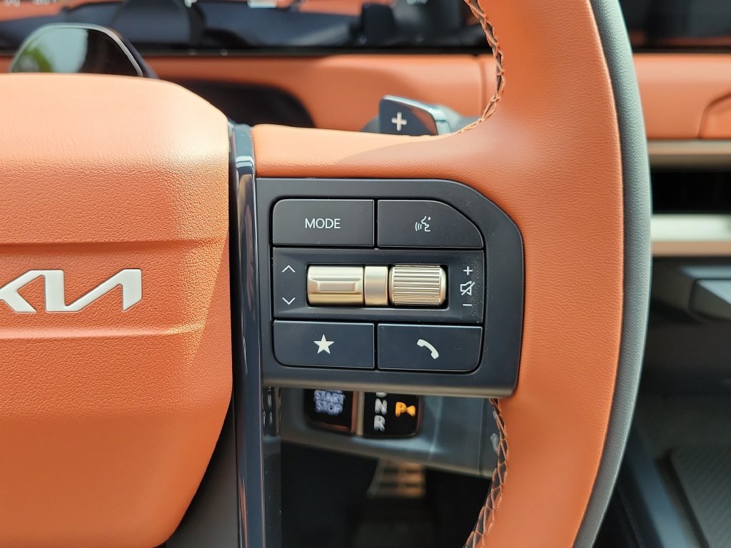 New 2027 Ivory Silver Kia SX image 27