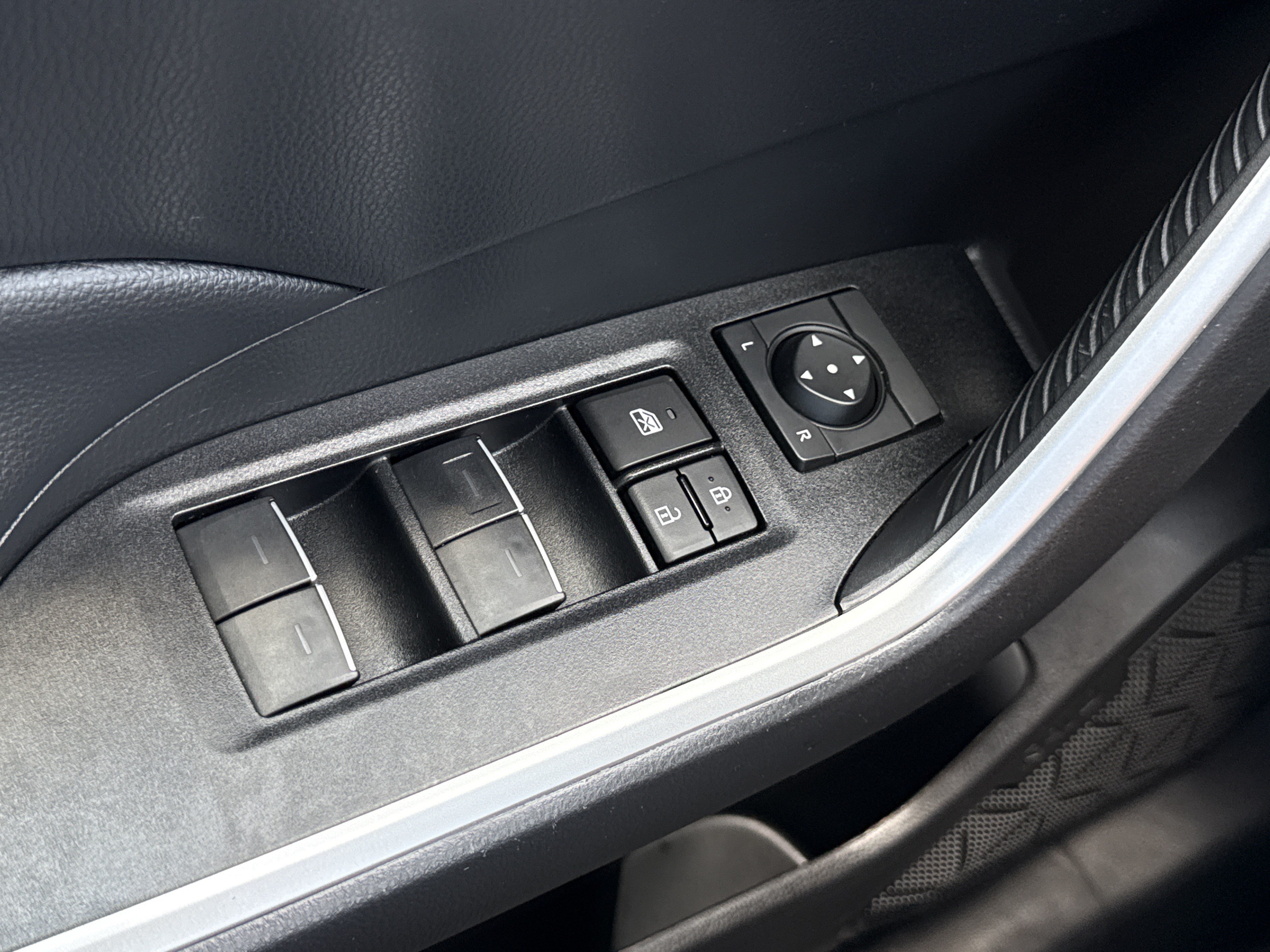 2023 Toyota RAV4 XLE - Photo 17