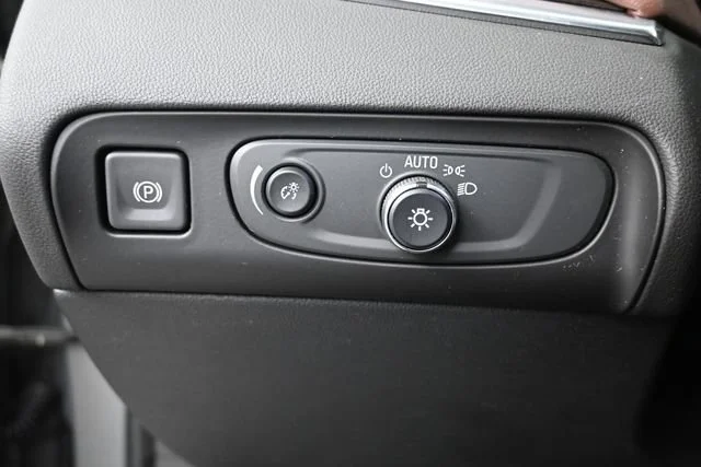 Used 2018 Includes Spectra Gray lower exterior accent color. Buick Avenir image 13