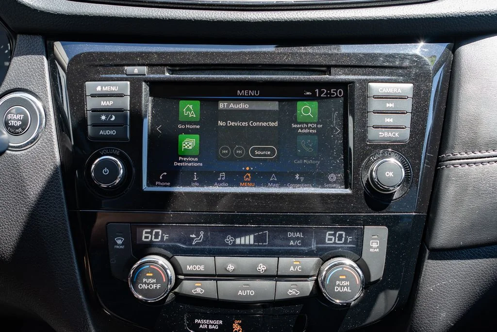 Used 2018 Silver Nissan SL image 16