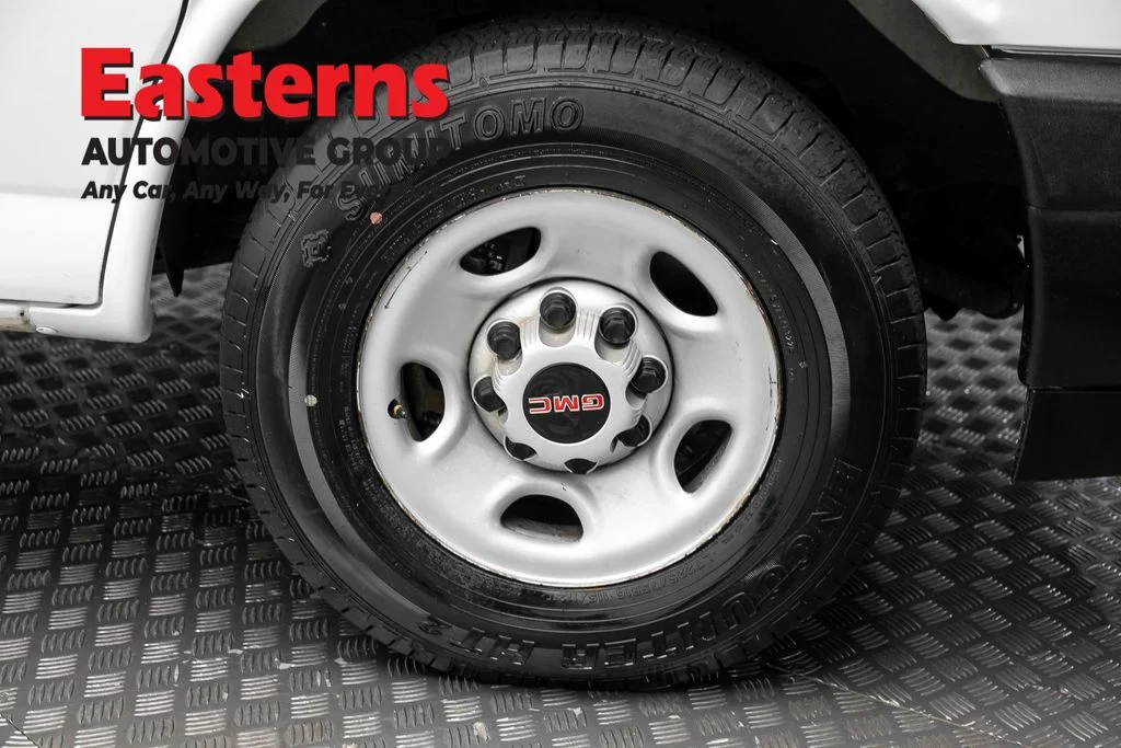 Used 2022 White GMC Work Van image 25