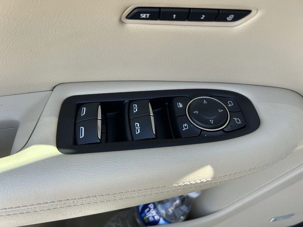 Used 2019 White Cadillac Luxury image 23