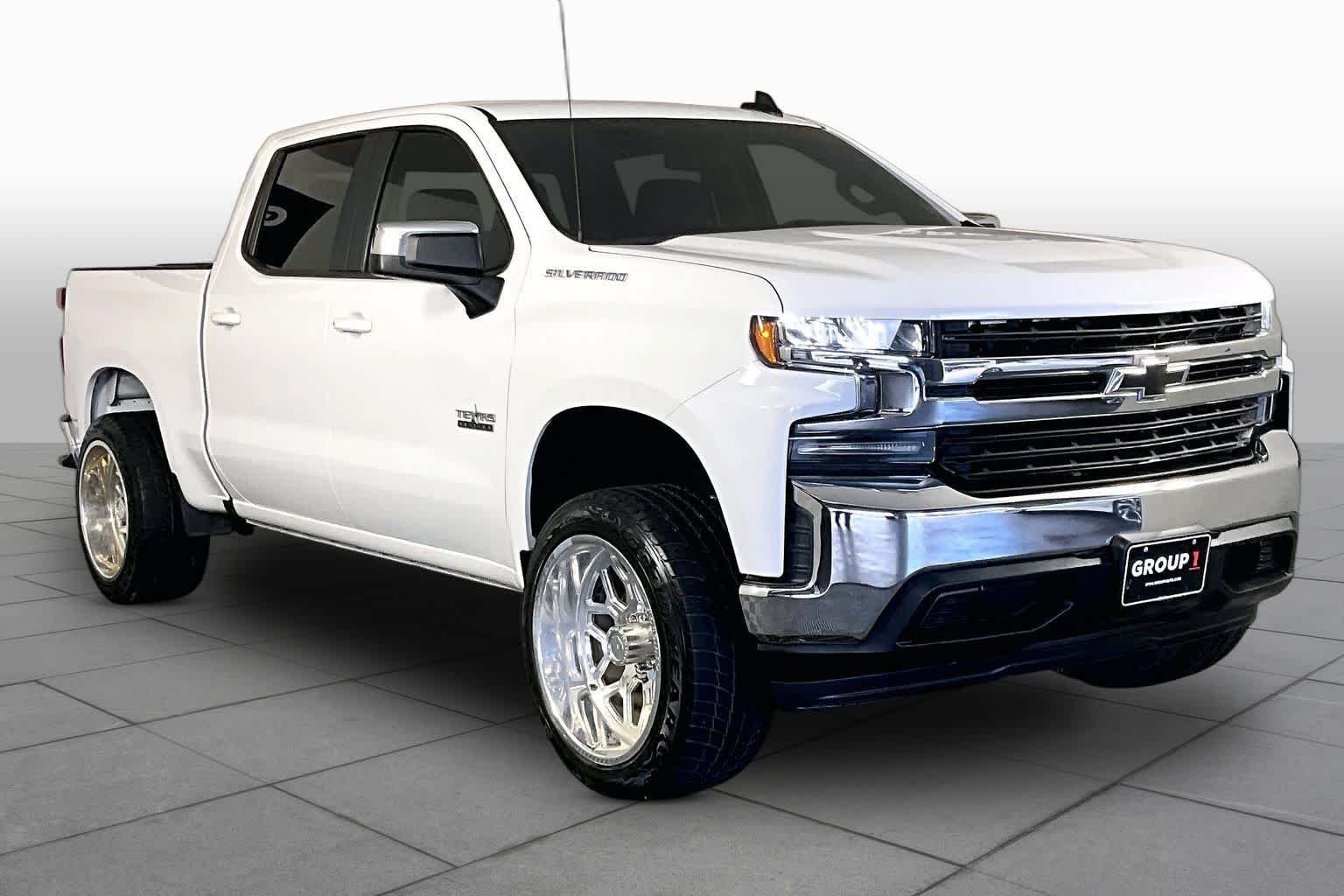 Used 2019 Summit White Chevrolet LT image 3