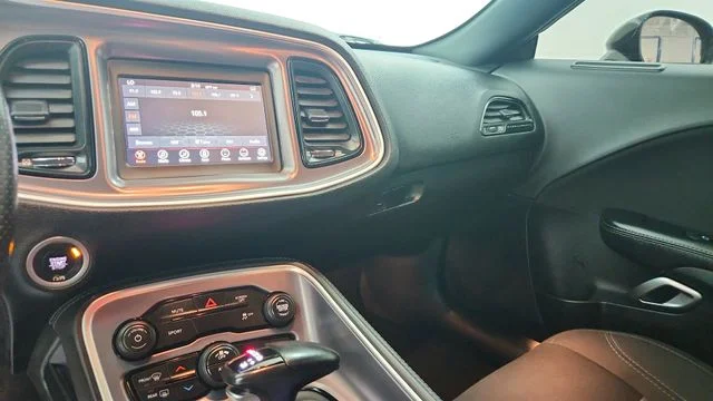 Used 2019 Black Dodge SXT image 22