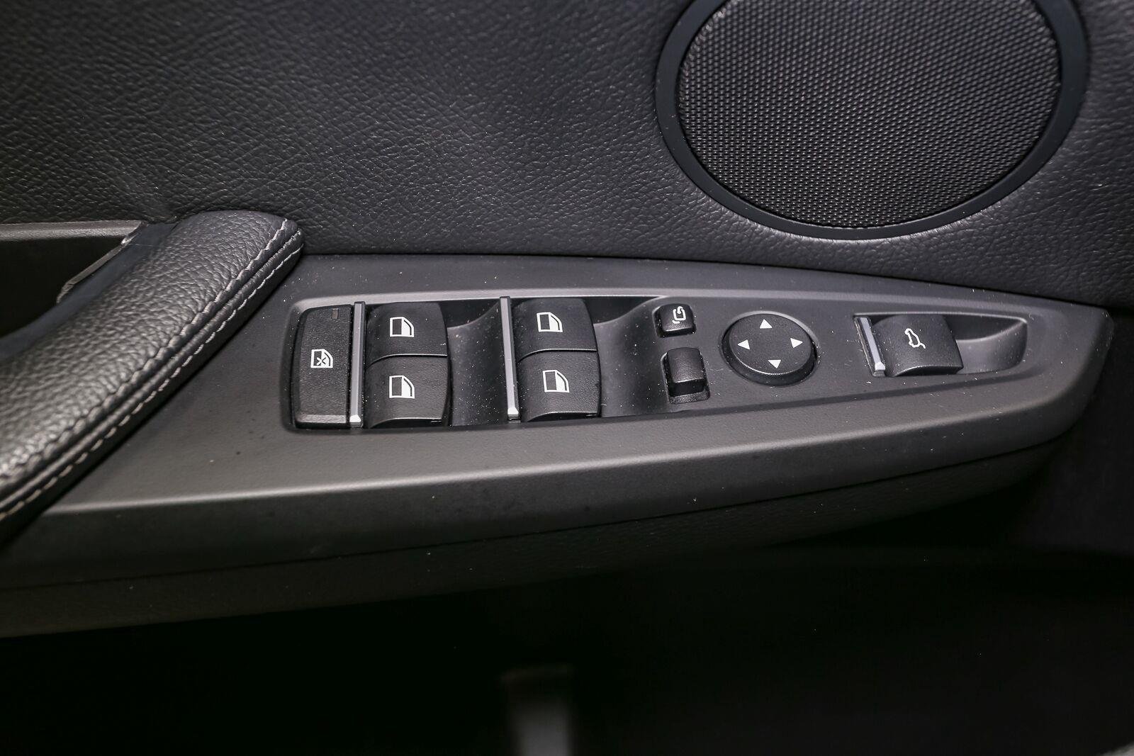 Used 2017 Jet Black BMW xDrive28i image 41