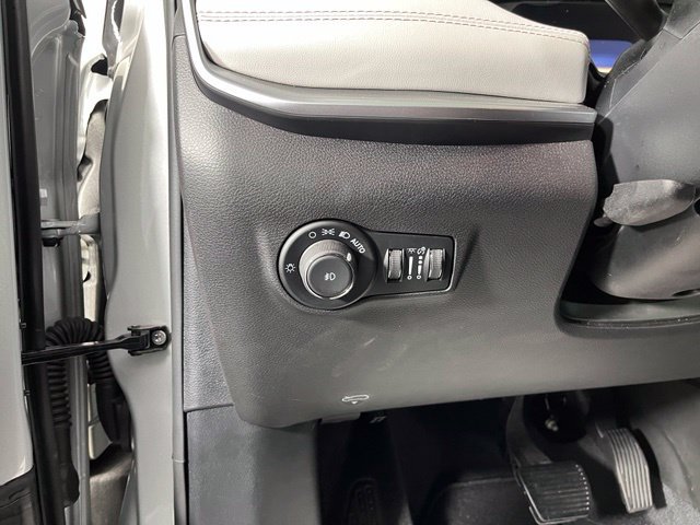Used 2026 Silver Jeep Limited image 18