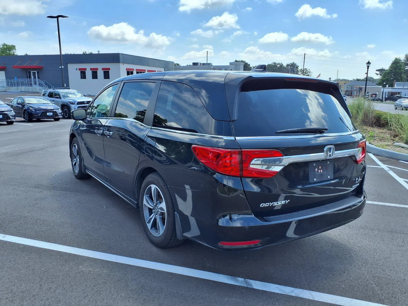Used 2018 Crystal Black Pearl Honda Touring image 31
