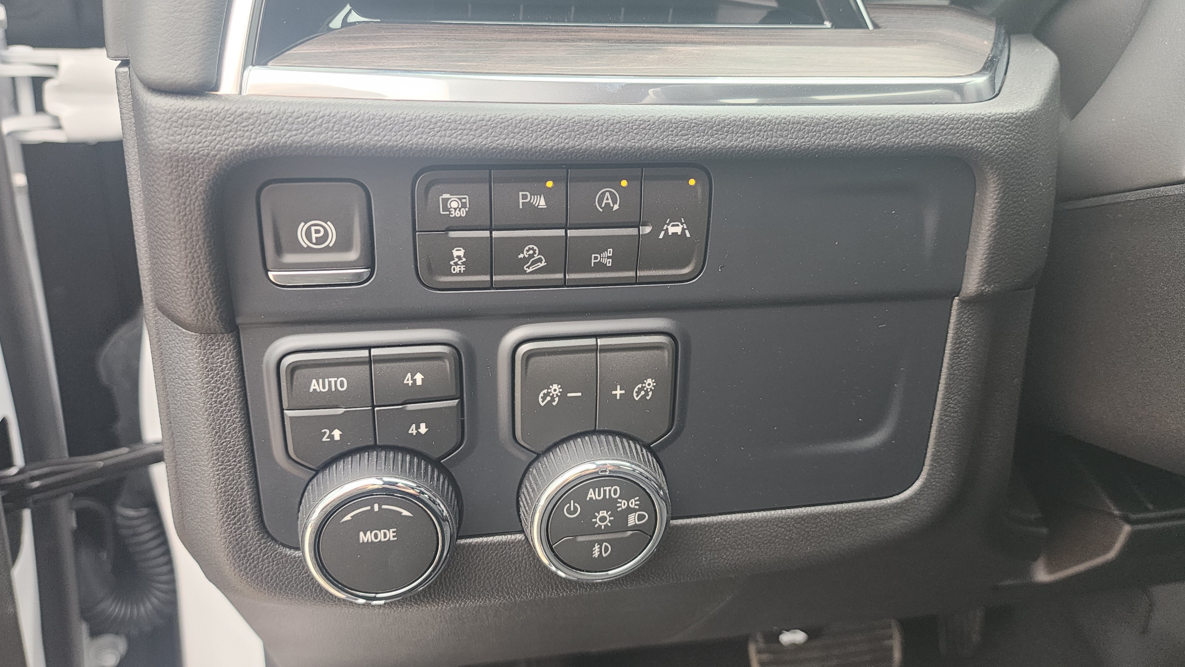 2026 Chevrolet Tahoe Z71 - Photo 13